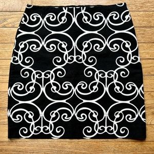 Ann Taylor Petites Black & White Pencil Skirt size 4P Scroll Pattern